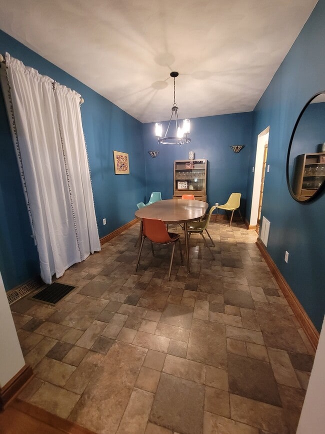 Dining room - 1618 Bell Ave