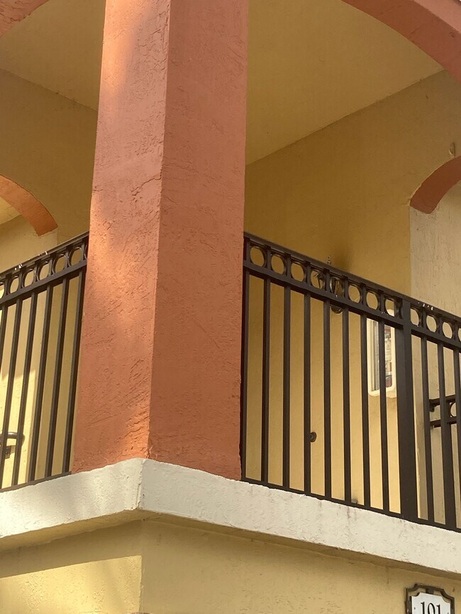 Photo - 980 NE 33rd Terrace