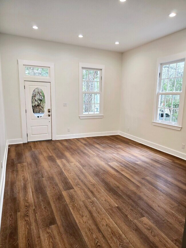 Photo - 308 N Joachim St Unidad A