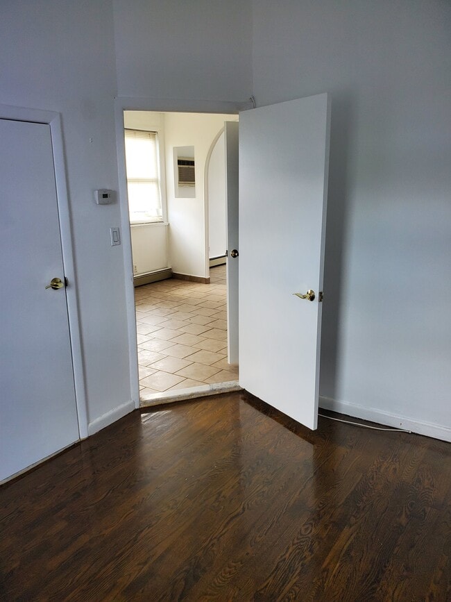 Photo - 2175 48th St