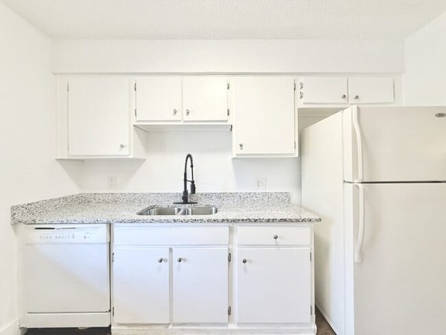 Photo - 7517 Pitch Pine Cir