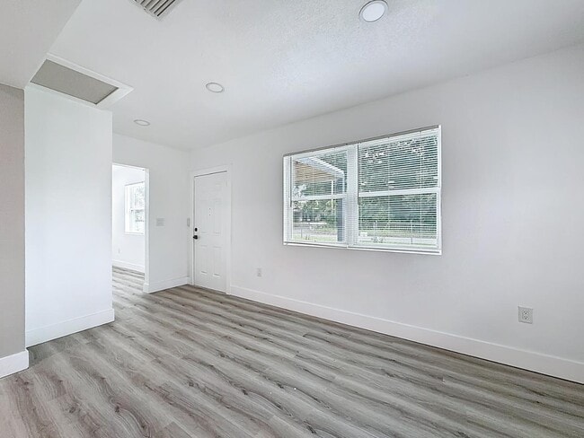 Photo - 303 W Valencia St