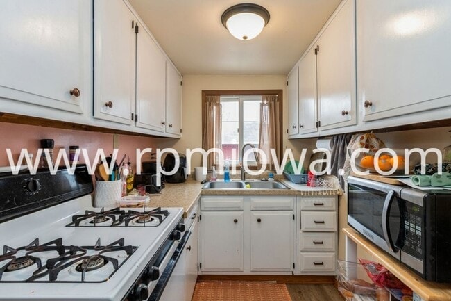 Photo - FENCED IN YARD!! 3 Bedroom, 2 Bath Home in Ames