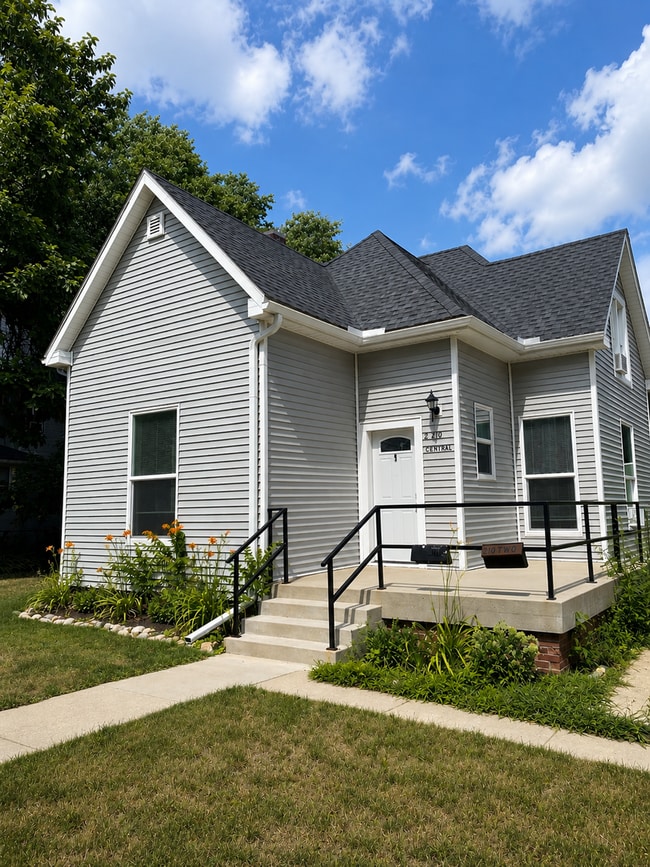 Building Photo - 210 N Central Ave Unit 1