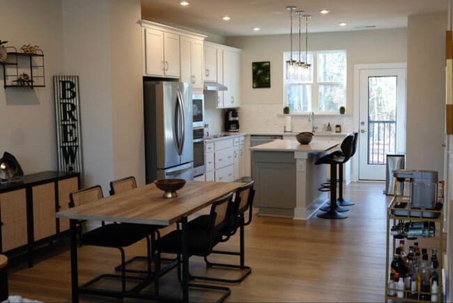 Photo - 1612 Levy Wy