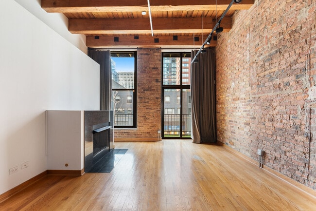 Photo - 300 W Grand Ave Unidad 206 Rental