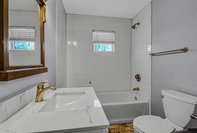 Photo - 902 Davy Crockett St