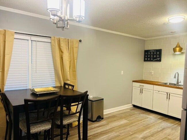 Photo - 2524 Drayton Dr