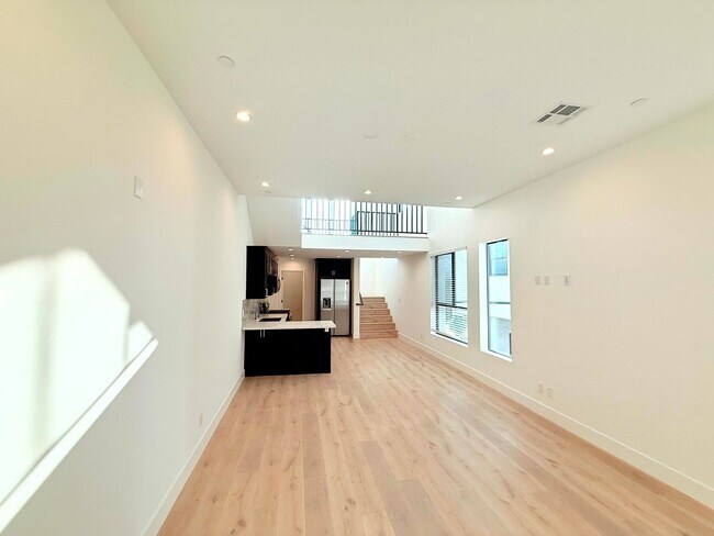 Photo - Beautiful Modern Luxury 4 Story Townhome - 4 bed - 3.5 bath with Rooftop Deck in Silver Lake