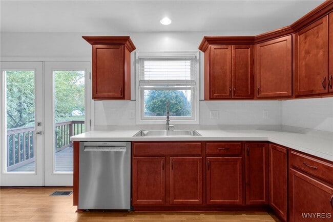 Photo - 940 Reserve Rd