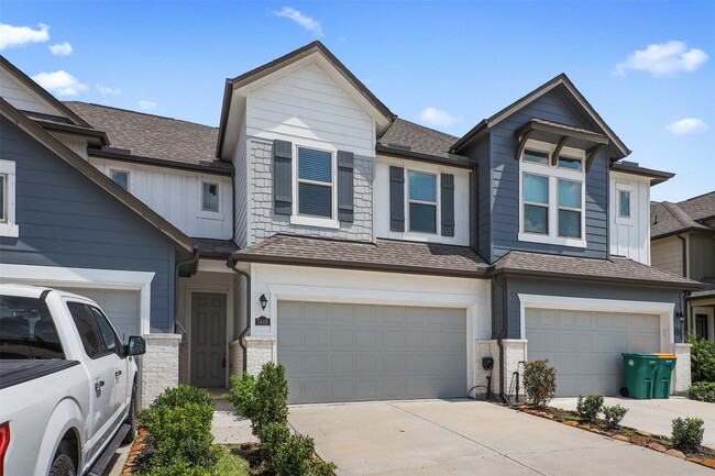 Building Photo - 7449 Hinsdale Dr Rental