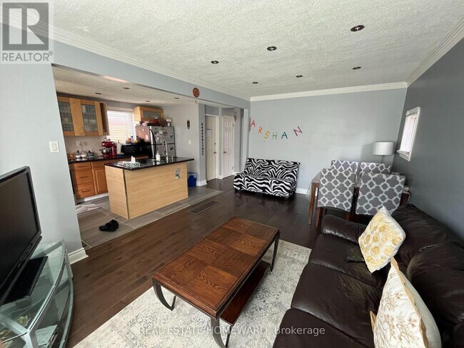 Photo - 137 Harewood Ave