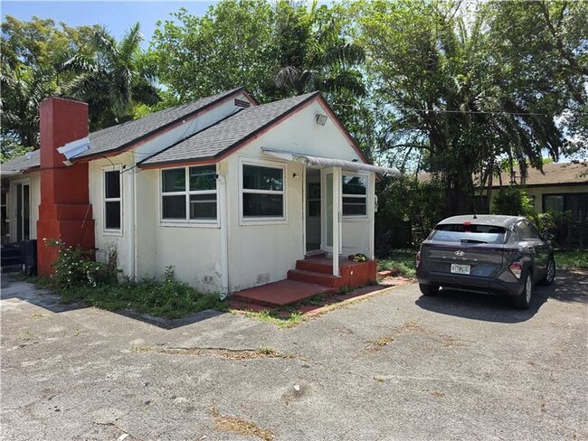 Building Photo - 4616 SW 33rd Ave