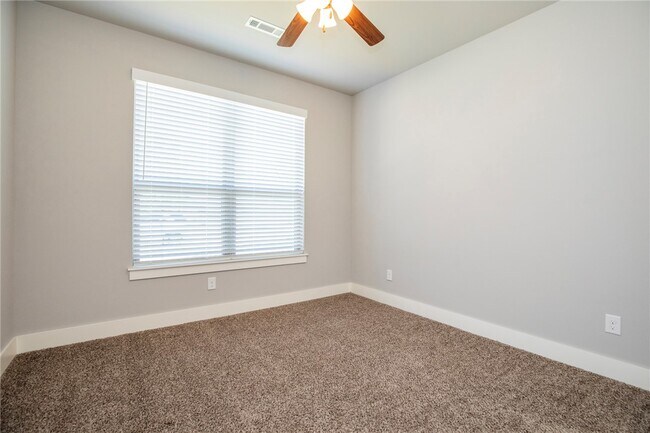 Photo - 214 Alder St