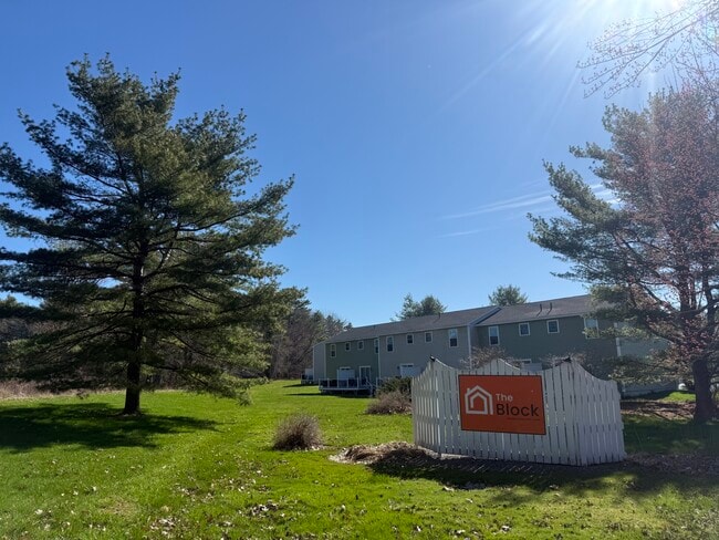 Building Photo - The Block