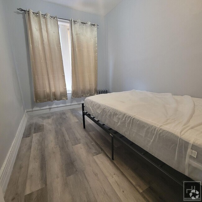 Building Photo - ROOM FOR RENT IN CROWN HEIGHTS MONTGOMERY ... Unit 1 Rental