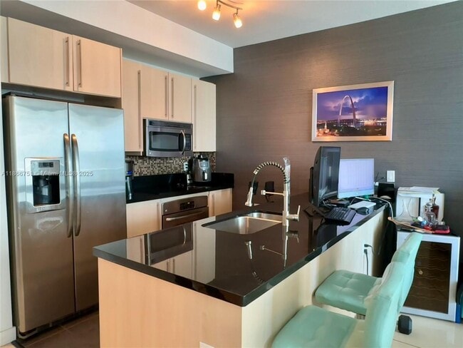 Building Photo - 79 SW 12th St Unit 1605 Rental