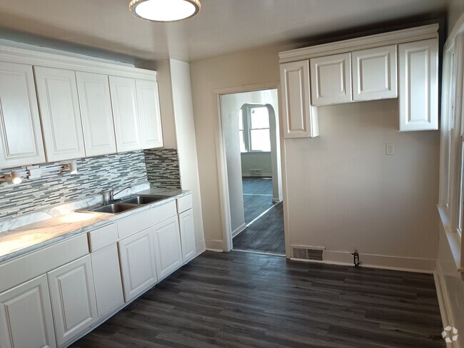 Building Photo - 3 Bedroom Single Family Home with Off stre...