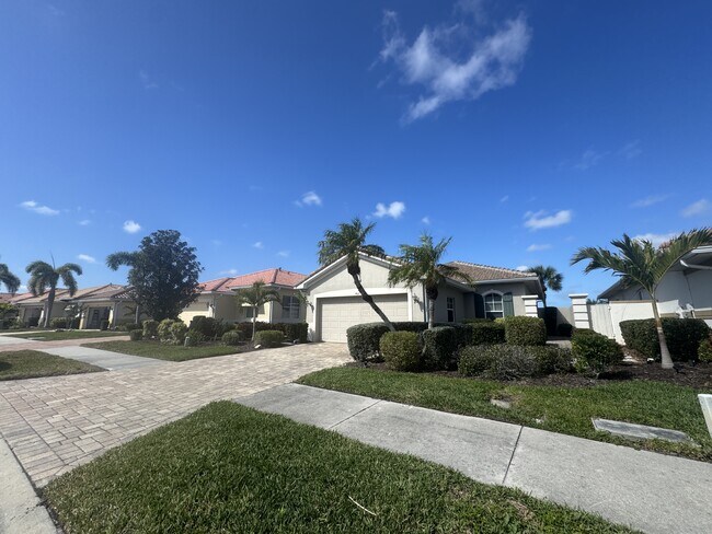 Photo - 462 Montelluna Dr