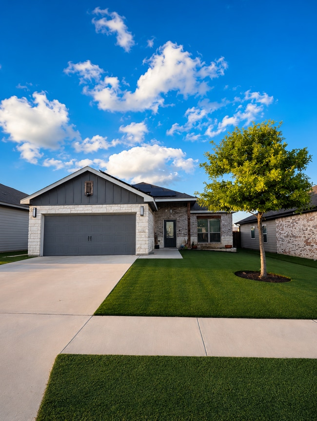 Building Photo - Stunning Temple Home