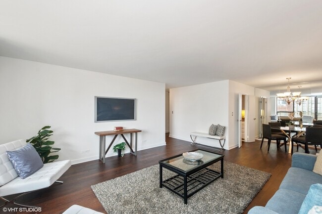 Photo - 3930 N Pine Grove Ave Unit 815