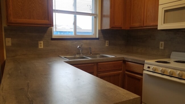 Photo - 1063 E 16th St Unit 2