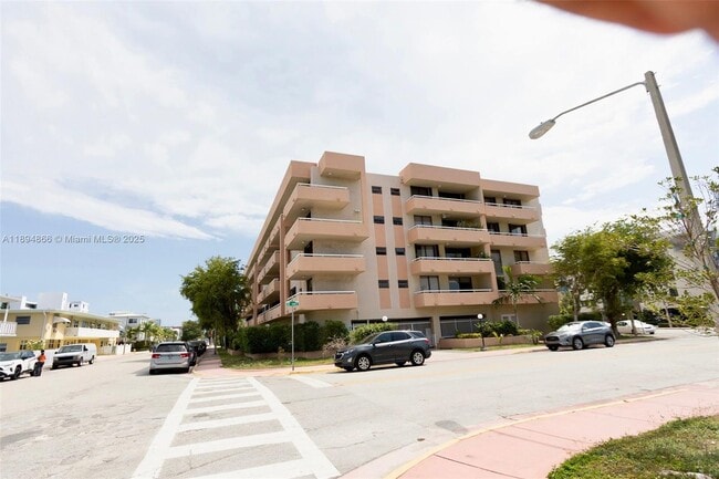 Photo - 8101 Byron Ave Unidad 508