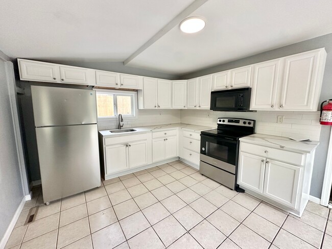 Photo - 381 Sumach St