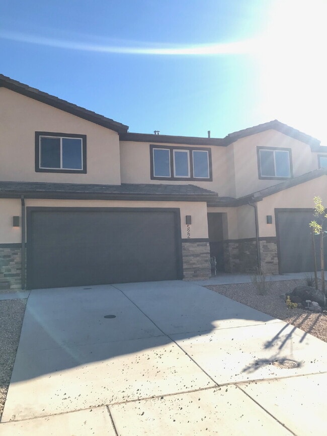 Photo - Spacious 4 bed 2.5 bath Townhome in Hurricane Heights Unit 175