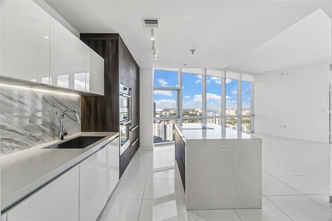 Photo - 851 NE 1st Ave Unidad 2802