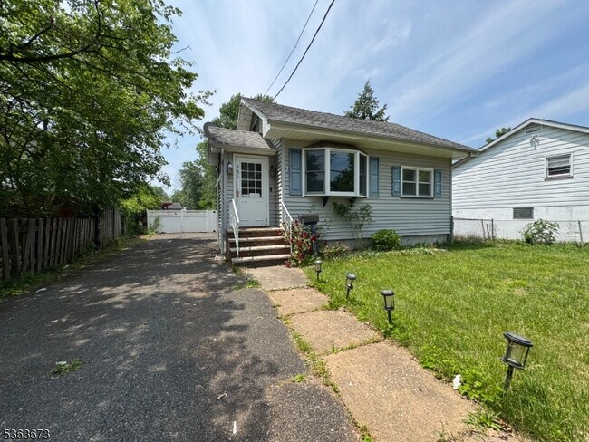 Photo - 636 Linden Ave