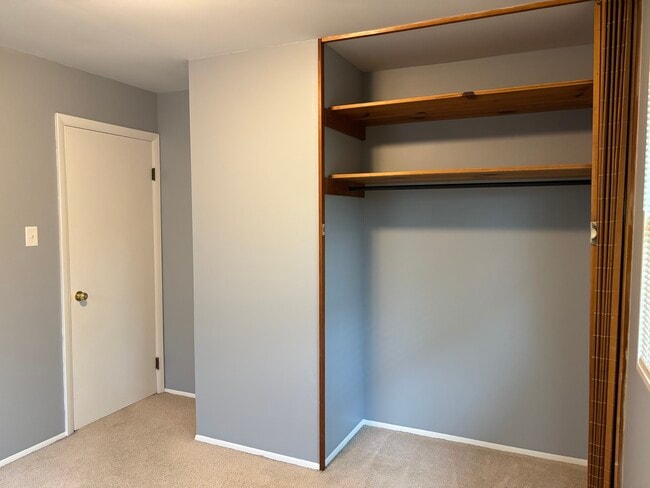 Photo - 374 Raritan Dr
