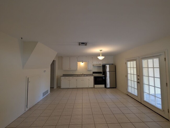 Photo - Walk to the Comal River, Schlitterbahn, & Downtown NB /1/1 Duplex with Courtyard! Includes Fridge...