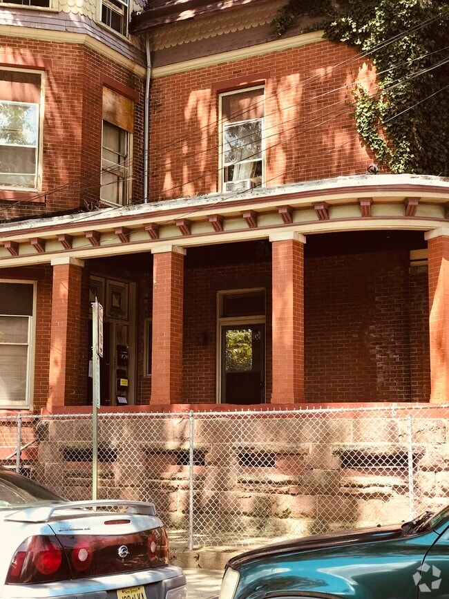 Building Photo - 235 S Clinton Ave Unit 3 Rental