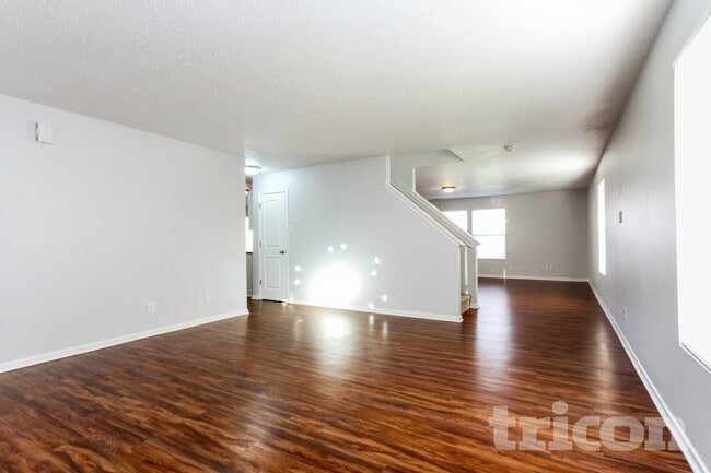 Photo - 453 Bridgewater Dr