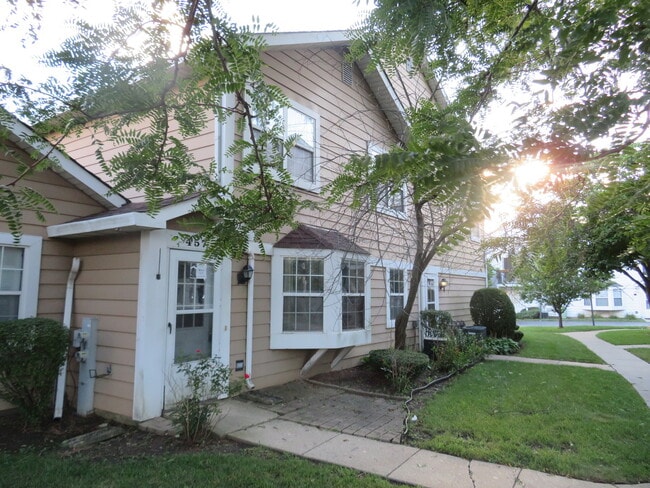 Building Photo - 457 N Cambridge Dr Rental