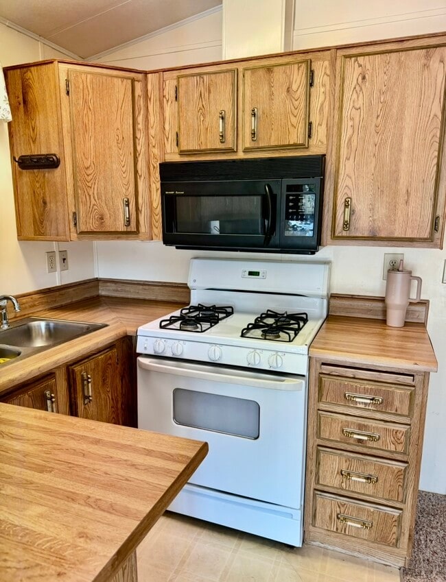 Photo - 1150 W Red Hills Pkwy