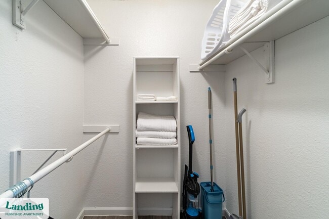 Photo - 711 Brentford Pl Unidad 120