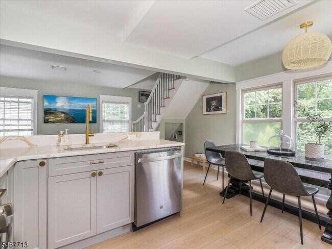 148 Grove St Unit 2