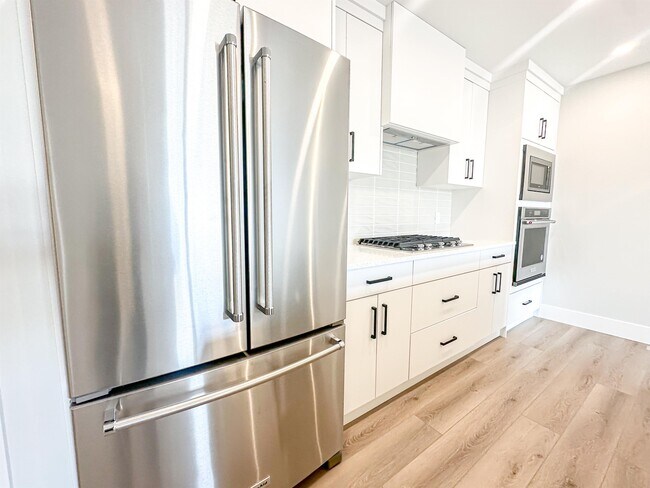 Photo - 2855-2812 12 Ave SW