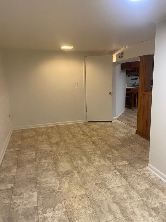 2500 Woodacres Rd NE Unit Apt