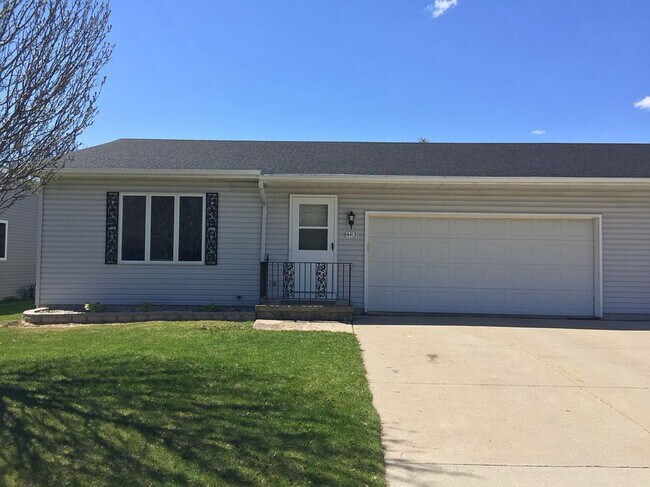 Building Photo - 4413 Menasha Ave Unit 4413