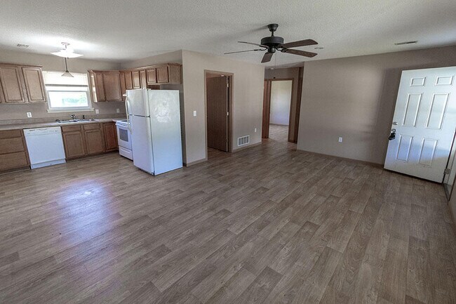 Photo - 1544 Florence Dr