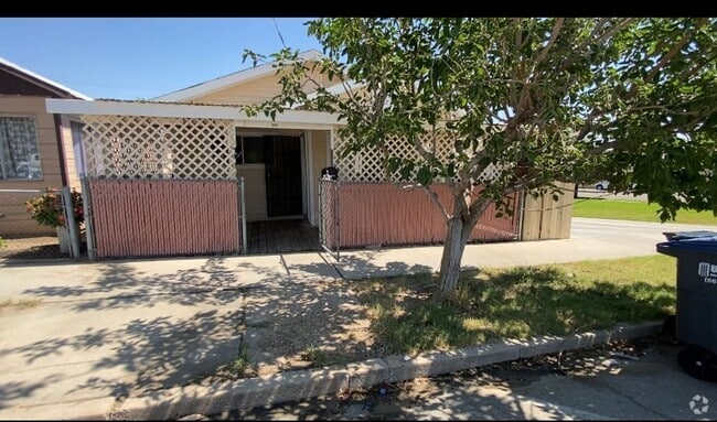 Building Photo - 704 Lucard St Rental