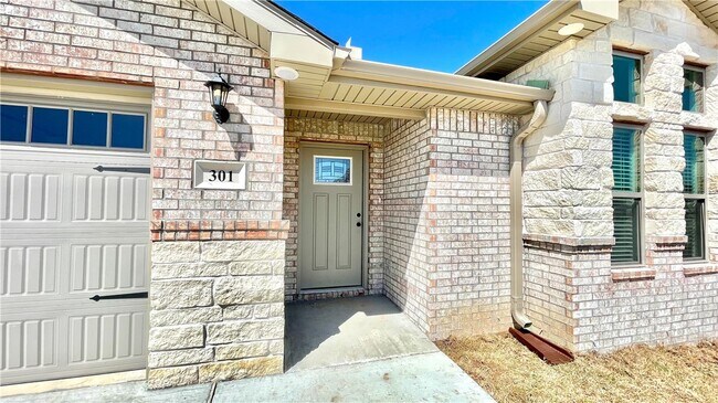 Photo - 301 Post Oak Ave