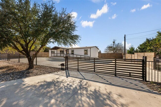 Photo - 624 S Old Stagecoach Rd