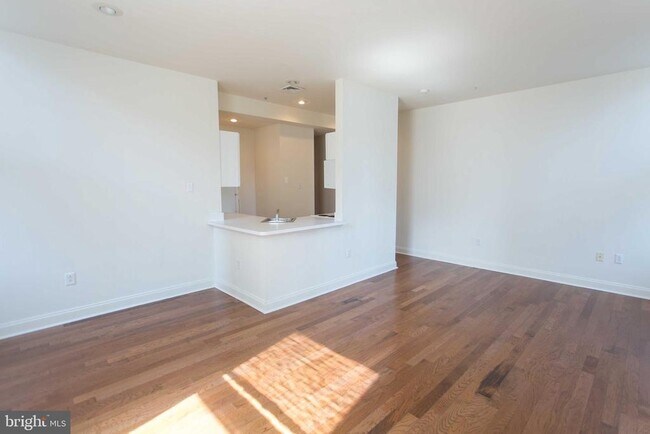 Photo - 1411 Walnut St Unit 506