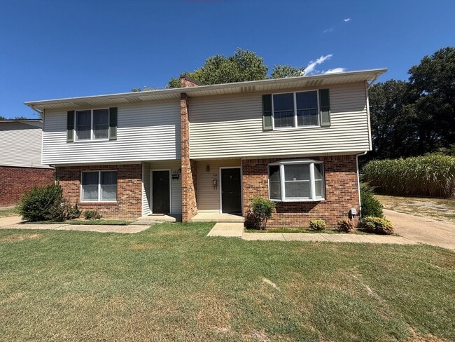 Photo - Moody St Duplex Unidad 428 Moody St