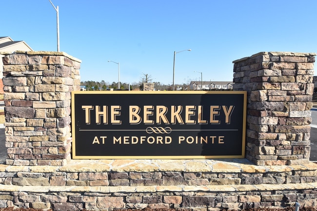 Photo - The Berkeley at Medford Pointe