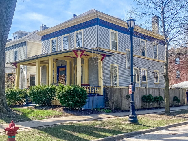 Photo - 1946 Orrington Ave